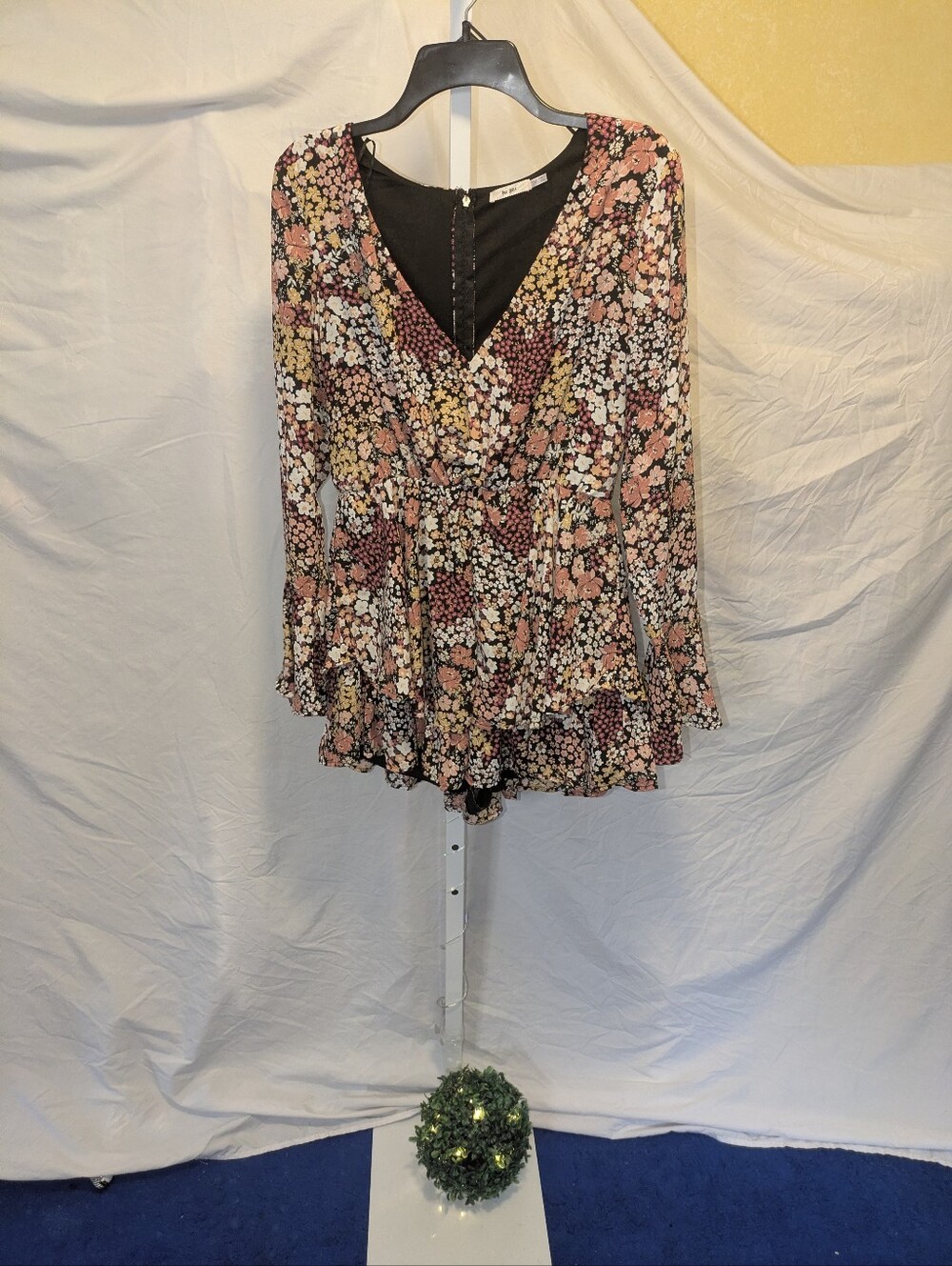 Mi Ami Floral Long Bell Sleeve Tiered Ruffle Romper Medium
